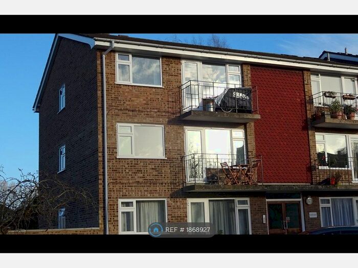 2 Bedroom Flat To Rent In Beechwood Close, Surbiton, KT6