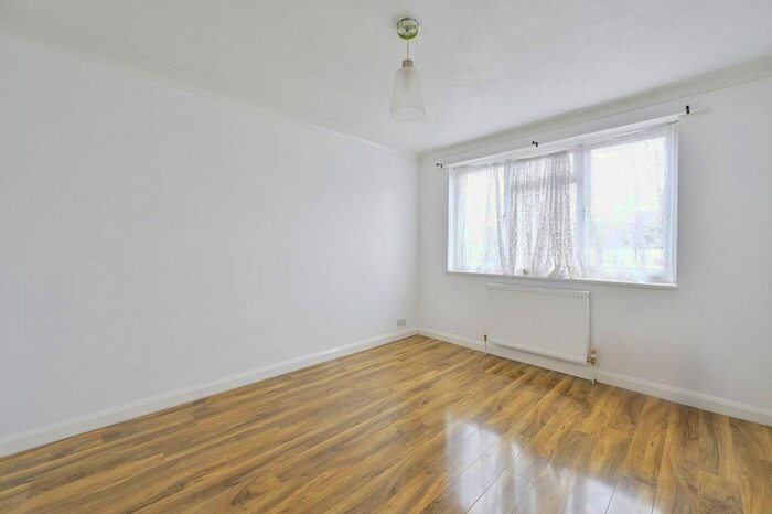 3 Bedroom Property To Rent In Culverhouse Gardens, Streatham, London, SW16