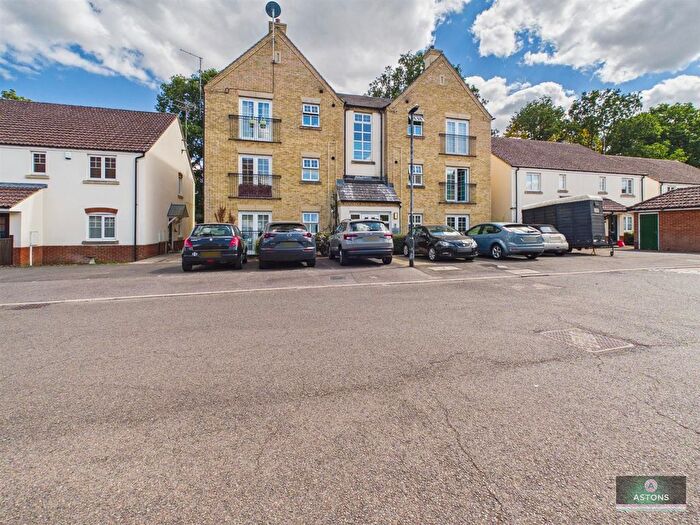 2 Bedroom Flat To Rent In Messenger Close, Ifield, Crawley, RH11