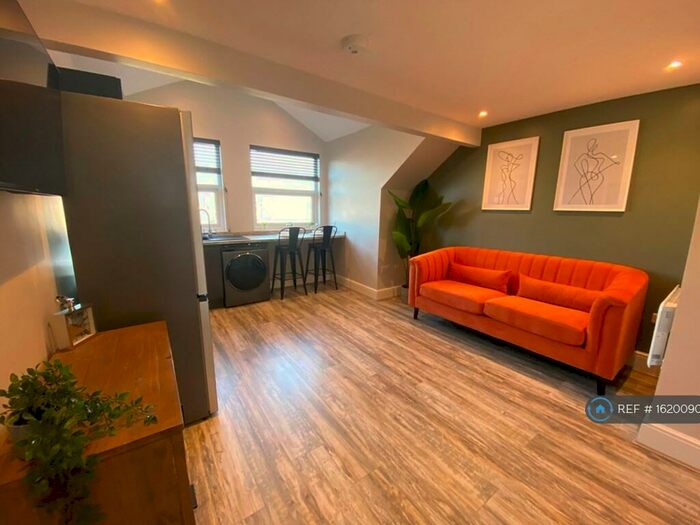 2 Bedroom Flat To Rent In Shrewsbury Road, Sheffield, S2