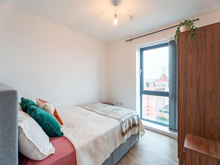 2 Bedroom Apartment To Rent In Phoenix, Saxton Lane, Leeds, LS9