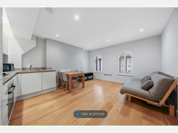 3 Bedroom Flat To Rent In Holloway Road, London, N7