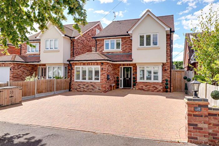 5 Bedroom Detached House For Sale In * West Backing Garden With Annex * Western Road, Thundersley, SS7