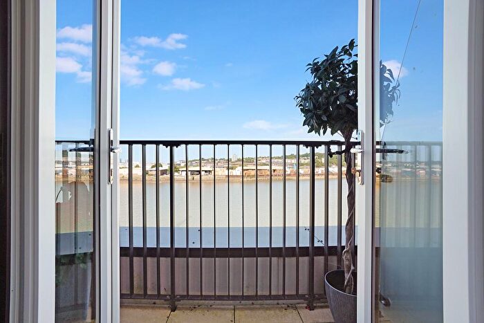 2 Bedroom Flat To Rent In Headland House, Rochester, ME1