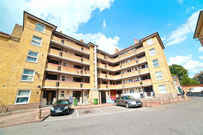 2 Bedroom Apartment To Rent In Maitland House, Bishops Way, London, E2