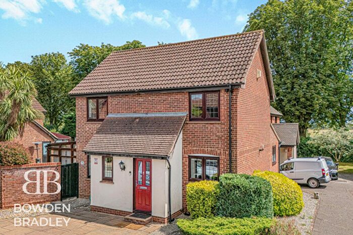 4 Bedroom Detached House For Sale In Wickets Way, Hainault, IG6