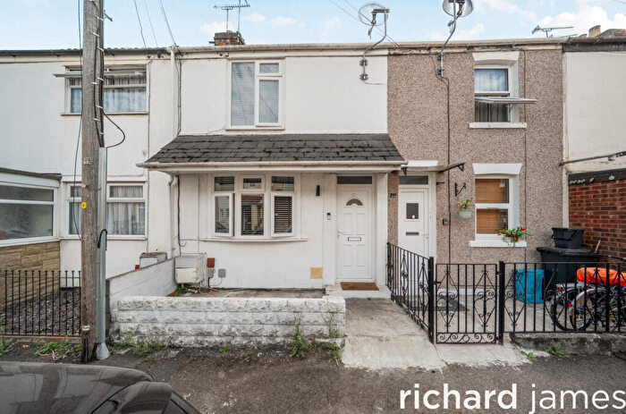 3 Bedroom Terraced House For Sale In Hawkins Street, Rodbourne, Swindon, SN2