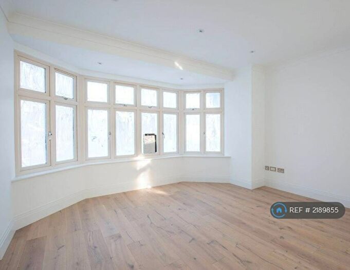 2 Bedroom Flat To Rent In London, London, N12