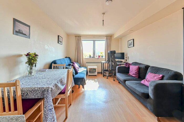 1 Bedroom Flat To Rent In Wallace Court, Balham, London, SW17