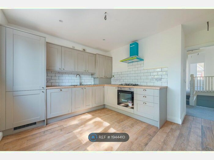 2 Bedroom Flat To Rent In Leyton, London, E10