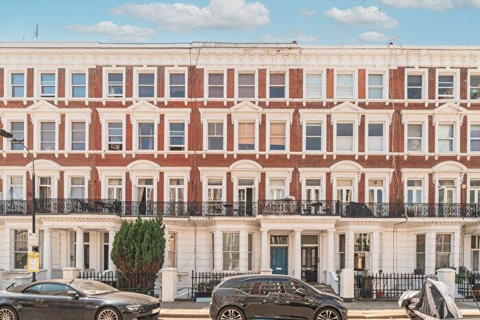 2 Bedroom Flat To Rent In Maclise Road, London, W14