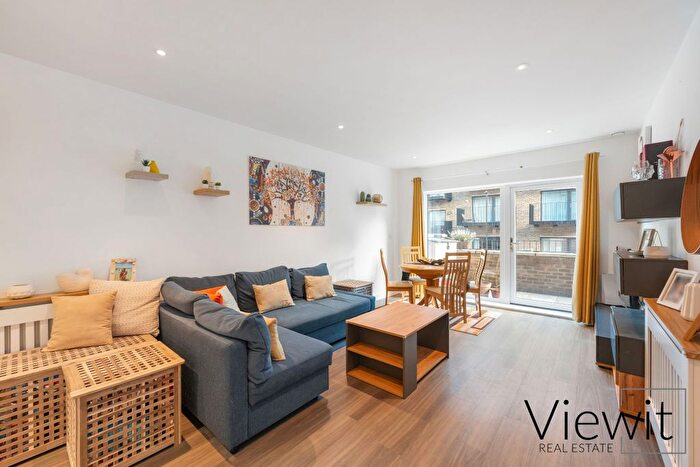 1 Bedroom Flat For Sale In Augustine Court, Brumwell Avenue, London, SE18