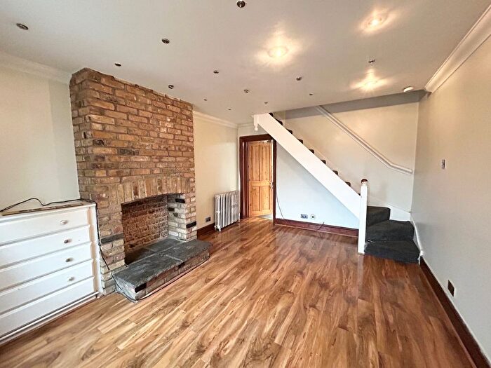 2 Bedroom Property To Rent In Wennington Road, Rainham, RM13