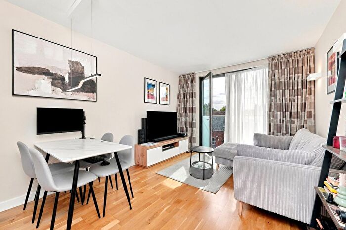 1 Bedroom Flat To Rent In Wynne Road, Brixton, London, SW9