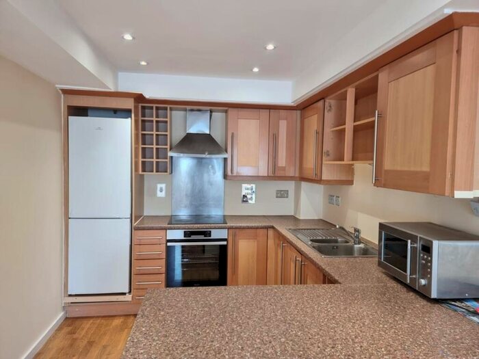 2 Bedroom Flat To Rent In The Avenue, Wembley, HA9