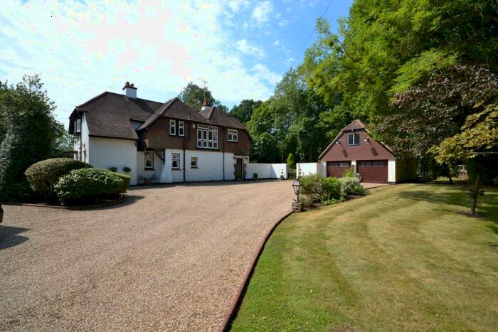 4 Bedroom Detached House To Rent In Blackhorse Road, Worplesdon, Woking, GU22