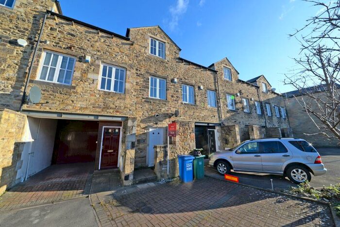 3 Bedroom Town House To Rent In Brindley Wharf, Skipton, BD23