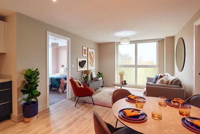 2 Bedroom Flat To Rent In Whitehall, Leeds, LS12