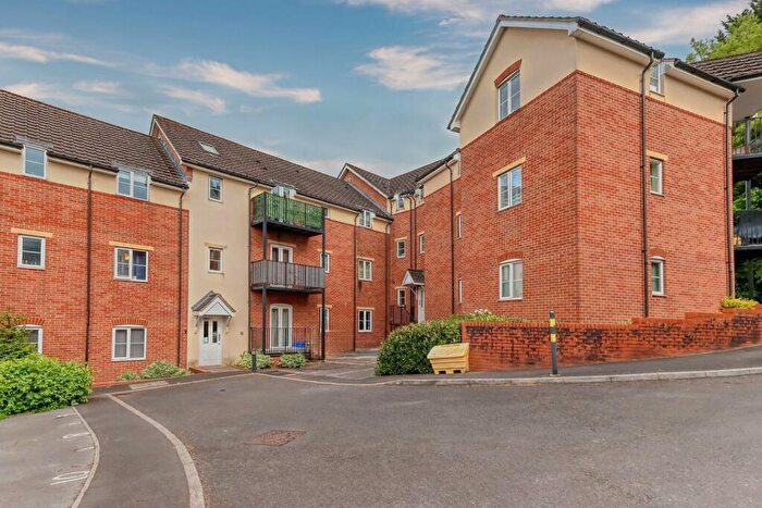 2 Bedroom Apartment For Sale In Dashwood Avenue, High Wycombe, Buckinghamshire, HP12