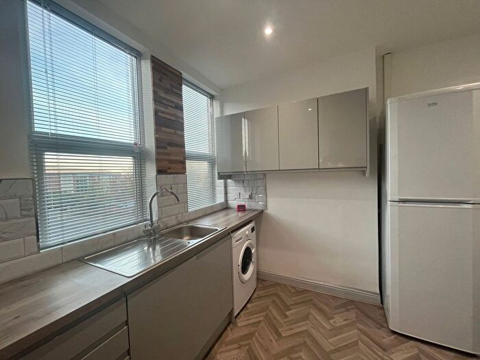 2 Bedroom Terraced House To Rent In Beeston Road, Leeds, West Yorkshire, LS11