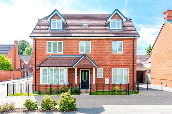 6 Bedroom Detached House For Sale In Meadowbrook, Woolton Hill, Newbury, Hampshire, RG20