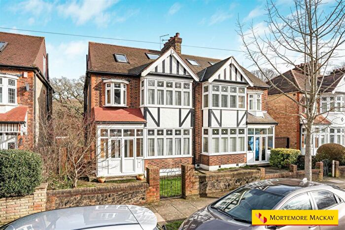 4 Bedroom Semi Detached House For Sale In Cheyne Walk, London, N21