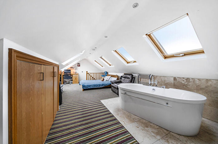 4 Bedroom Detached House For Sale In Sword Gardens, Rushy Platt, Swindon, SN5