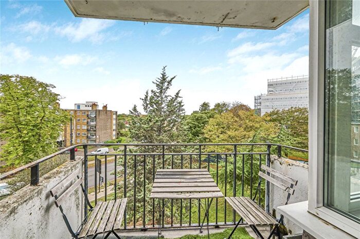 2 Bedroom Flat To Rent In Plummer Road, London, SW4