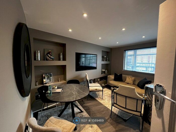 2 Bedroom Flat To Rent In West Kensington Court, London, W14