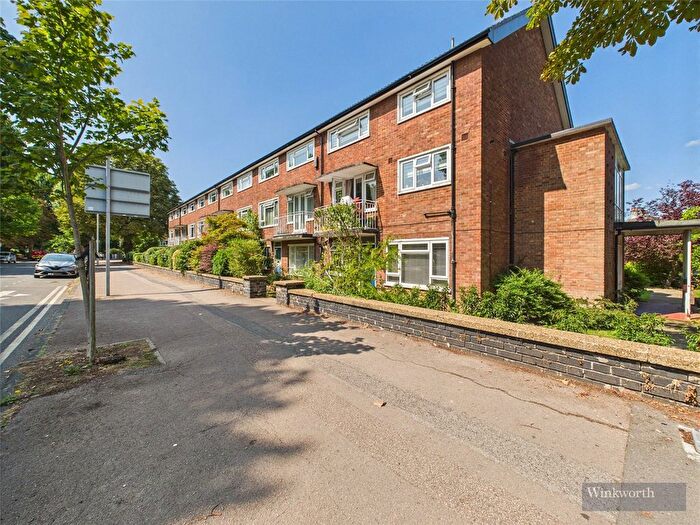 2 Bedroom Flat For Sale In Maple Road, Surbiton, KT6