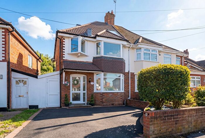 4 Bedroom Semi-Detached House For Sale In Moreton Road, Shirley, B90
