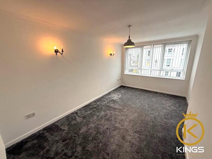 2 Bedroom Apartment To Rent In Auckland Road East, PO5