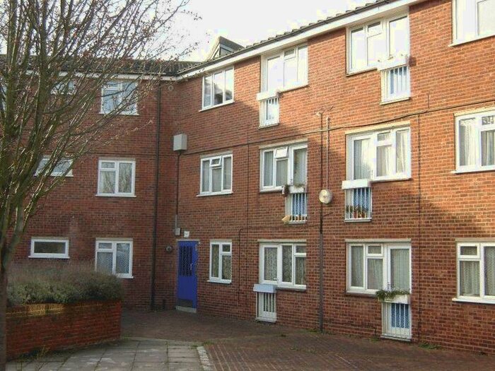 2 Bedroom Flat To Rent In Tintagel Manor, Gillingham, Kent, ME7