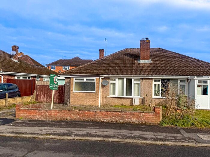 3 Bedroom Semi-Detached Bungalow For Sale In Barfield Road, Thatcham, RG18