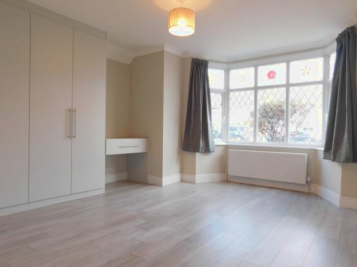 2 Bedroom Flat To Rent In Boston Manor Road, Brentford, TW8