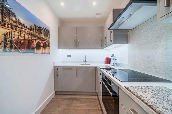 1 Bedroom Flat To Rent In Weybrook House, Weyside Park, Godalming, GU7