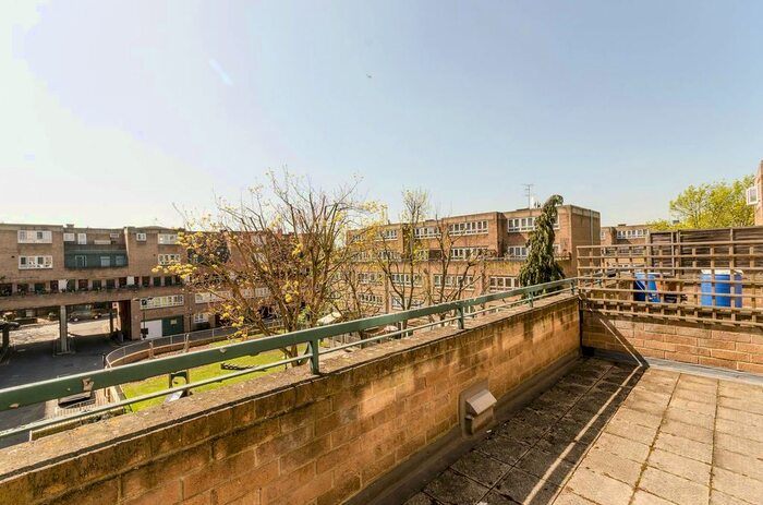 2 Bedroom Maisonette To Rent In Cheesemans Terrace, West Kensington, London, W14