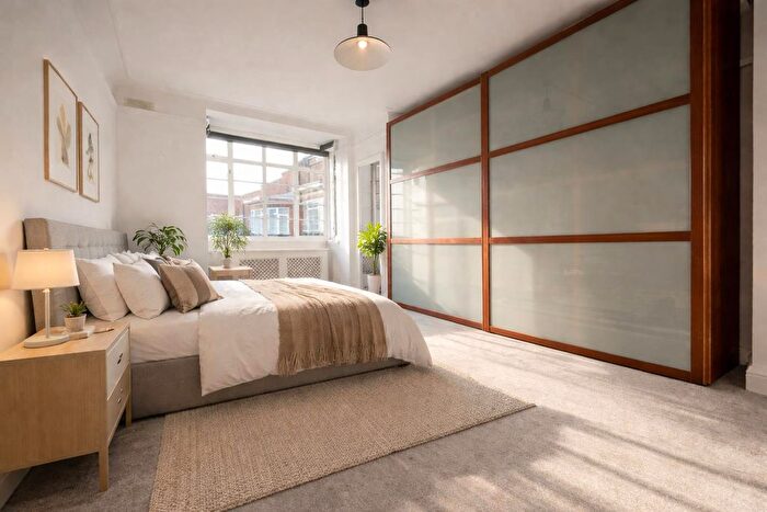 3 Bedroom Flat To Rent In Hillfield Court, Belsize Park, NW3