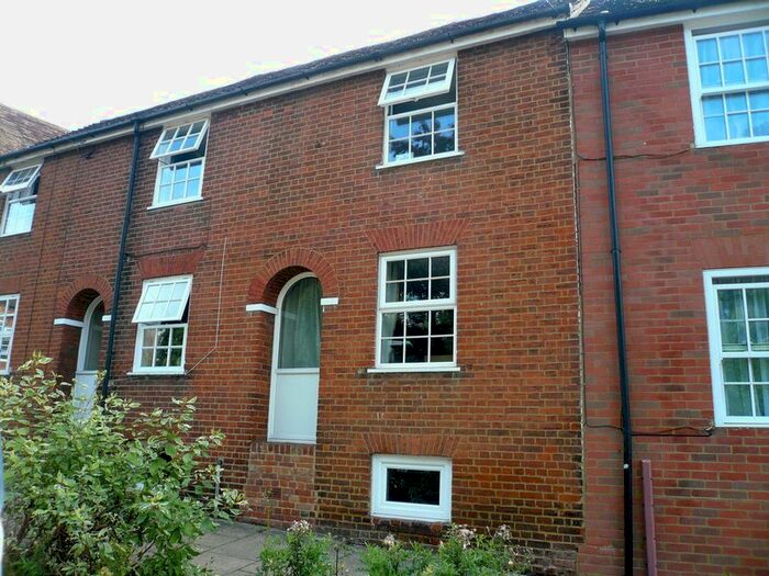 2 Bedroom Property To Rent In Tanners Street, Faversham, ME13