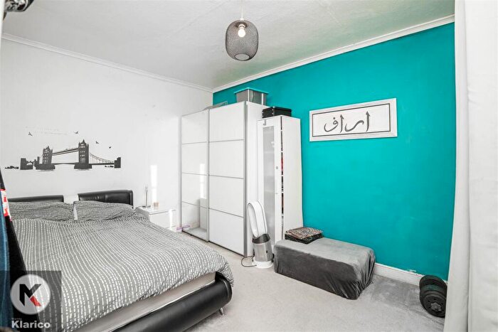3 Bedroom End Of Terrace House For Sale In Blythswood Road, Birmingham, B11