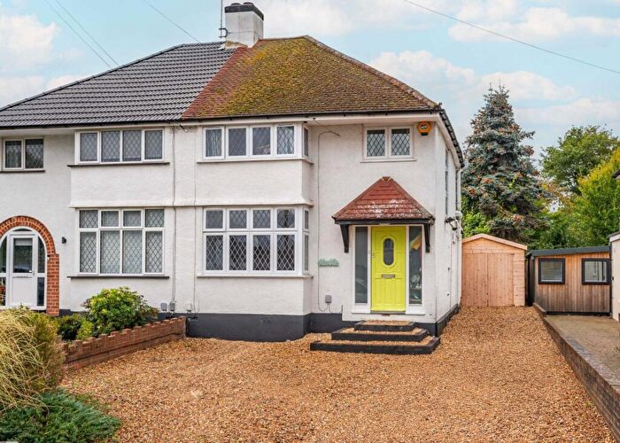 3 Bedroom Semi-Detached House For Sale In Penn Road, Park Street, St. Albans, Hertfordshire, AL2