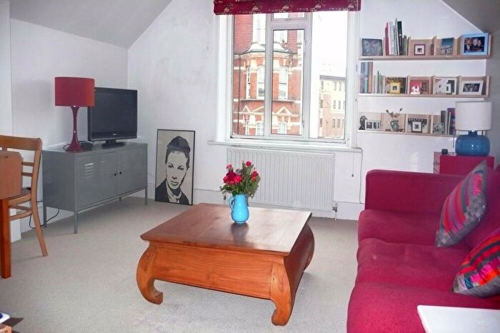 1 Bedroom Flat To Rent In Walm Lane, Willesden Green, NW2