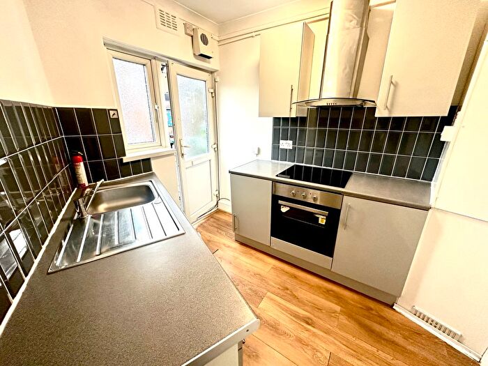 1 Bedroom Flat To Rent In High Street, Ilford, IG6