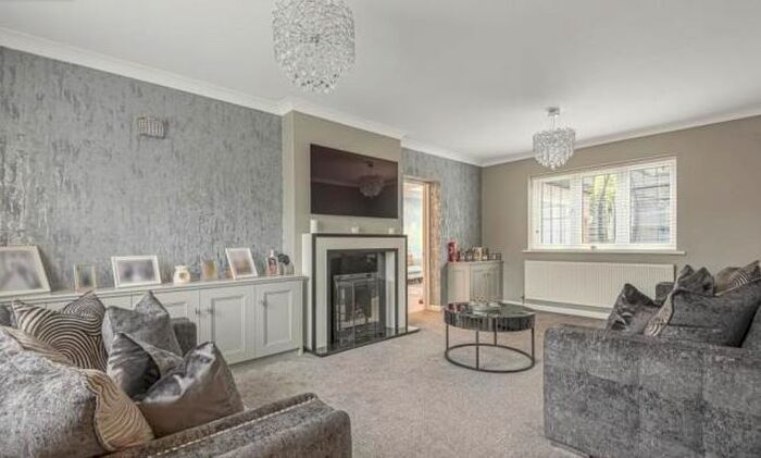 5 Bedroom Detached House To Rent In Draven Close, Hayes, Bromley, BR2