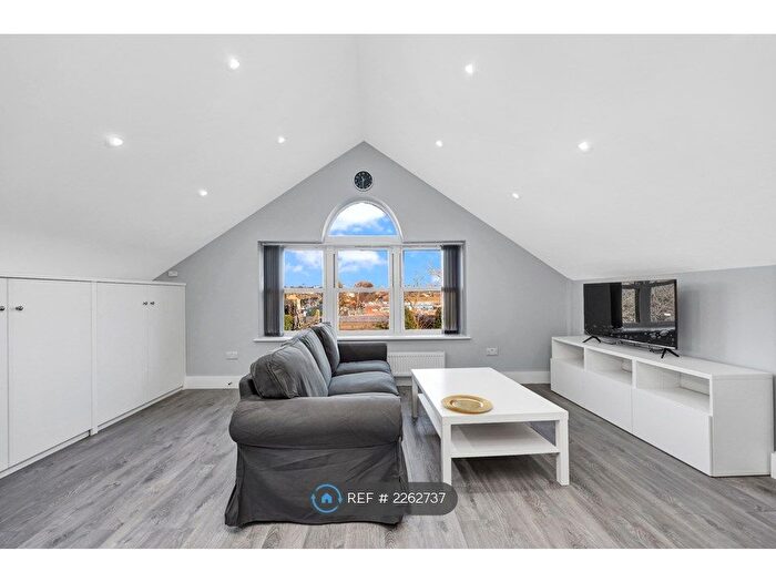 2 Bedroom Flat To Rent In Earlham Grove, Forest Gate, E7