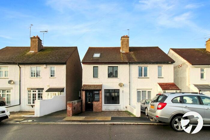 4 Bedroom Semi-Detached House To Rent In Preston Road, Northfleet, Gravesend DA11
