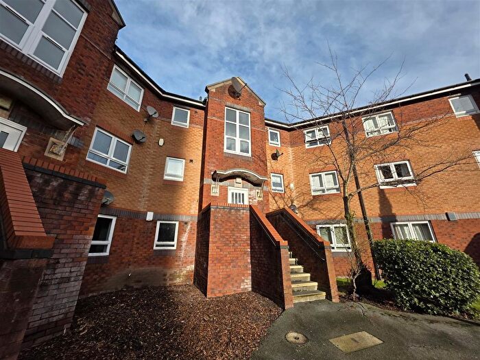 3 Bedroom Flat To Rent In Princes Gardens, City Centre, L3