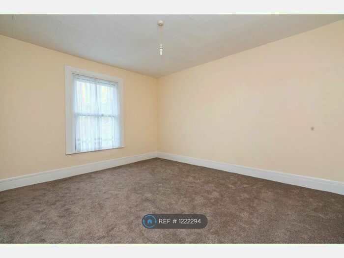 1 Bedroom Flat To Rent In Plumstead Common Road, London SE18