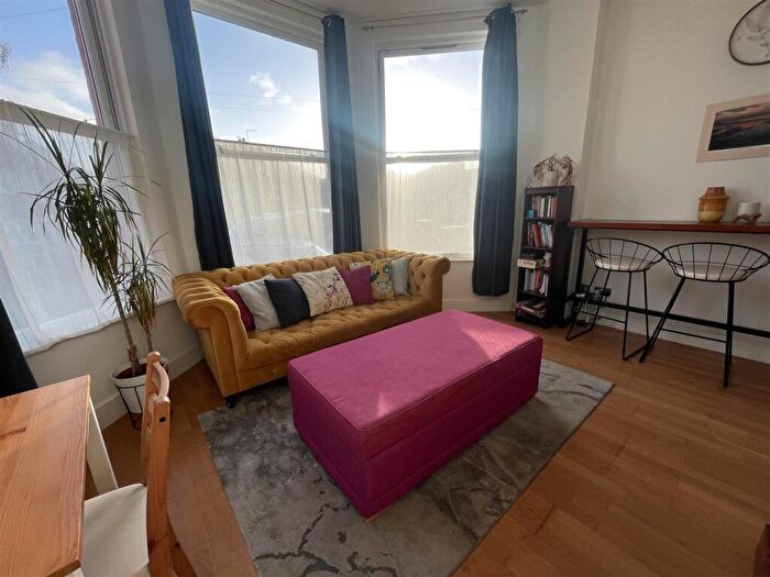 1 Bedroom Apartment For Sale In Spencer Road, Southsea, PO4