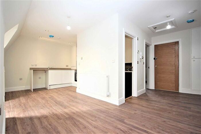 1 Bedroom Flat To Rent In Church Hill, Walthamstow, E17